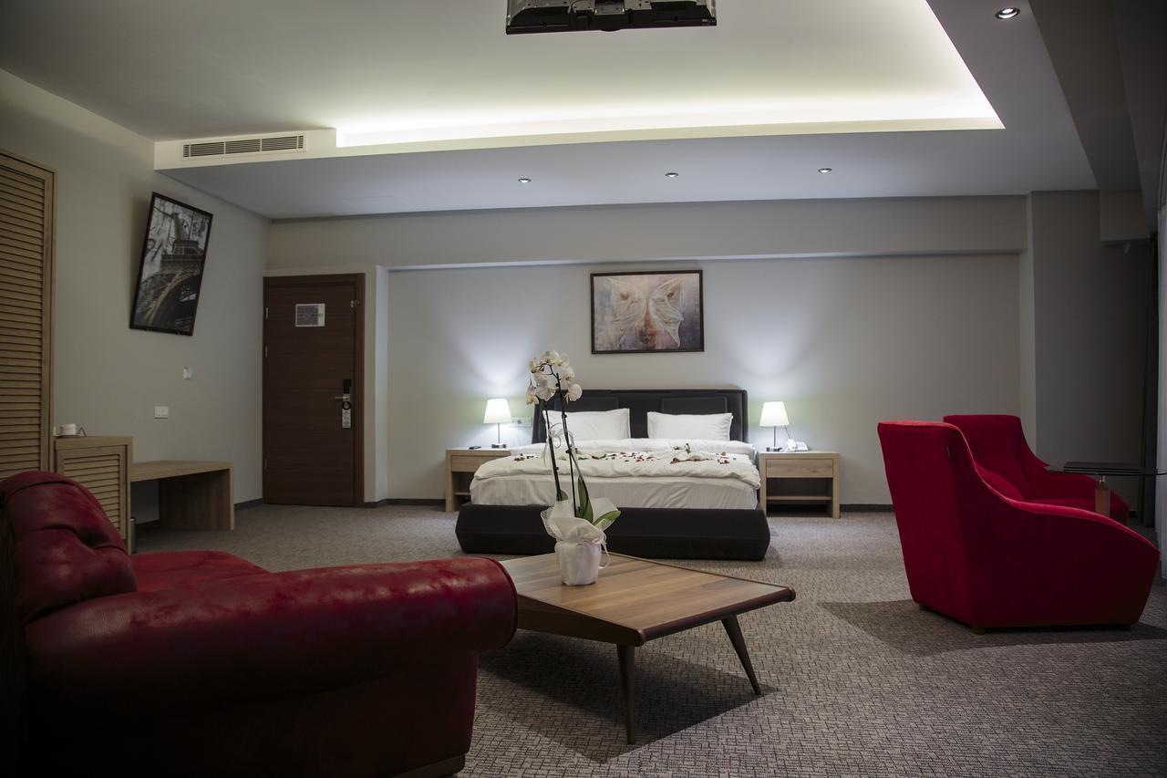 Hotel City Inegoel Екстериор снимка