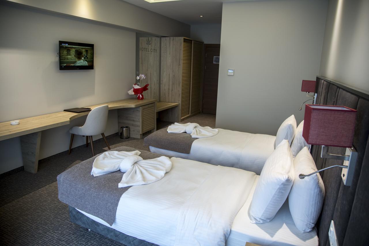 Hotel City Inegoel Екстериор снимка